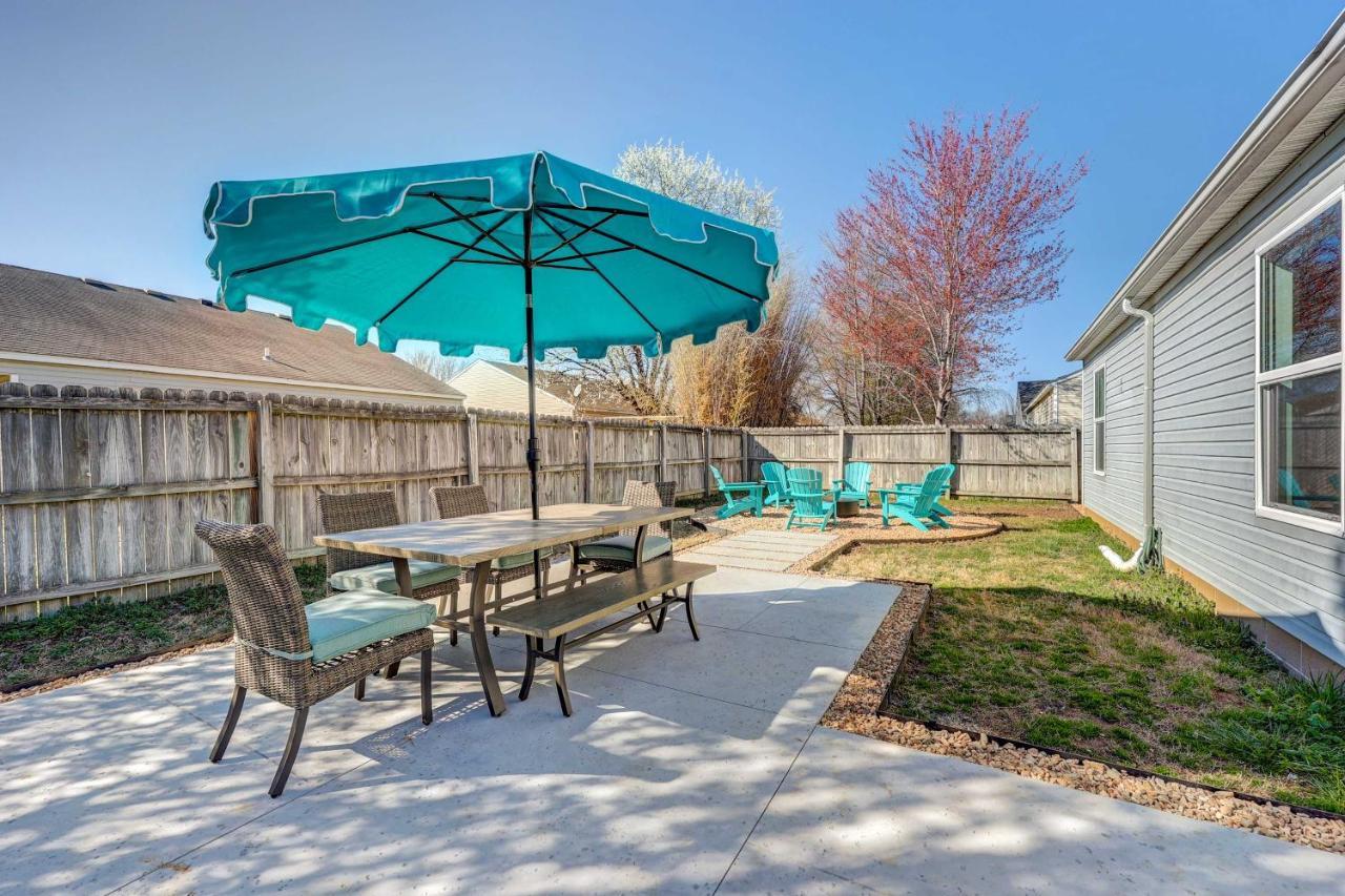 Chic Bentonville Home With Patio And Fire Pit! Екстериор снимка