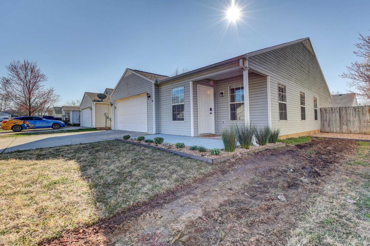 Chic Bentonville Home With Patio And Fire Pit! Екстериор снимка