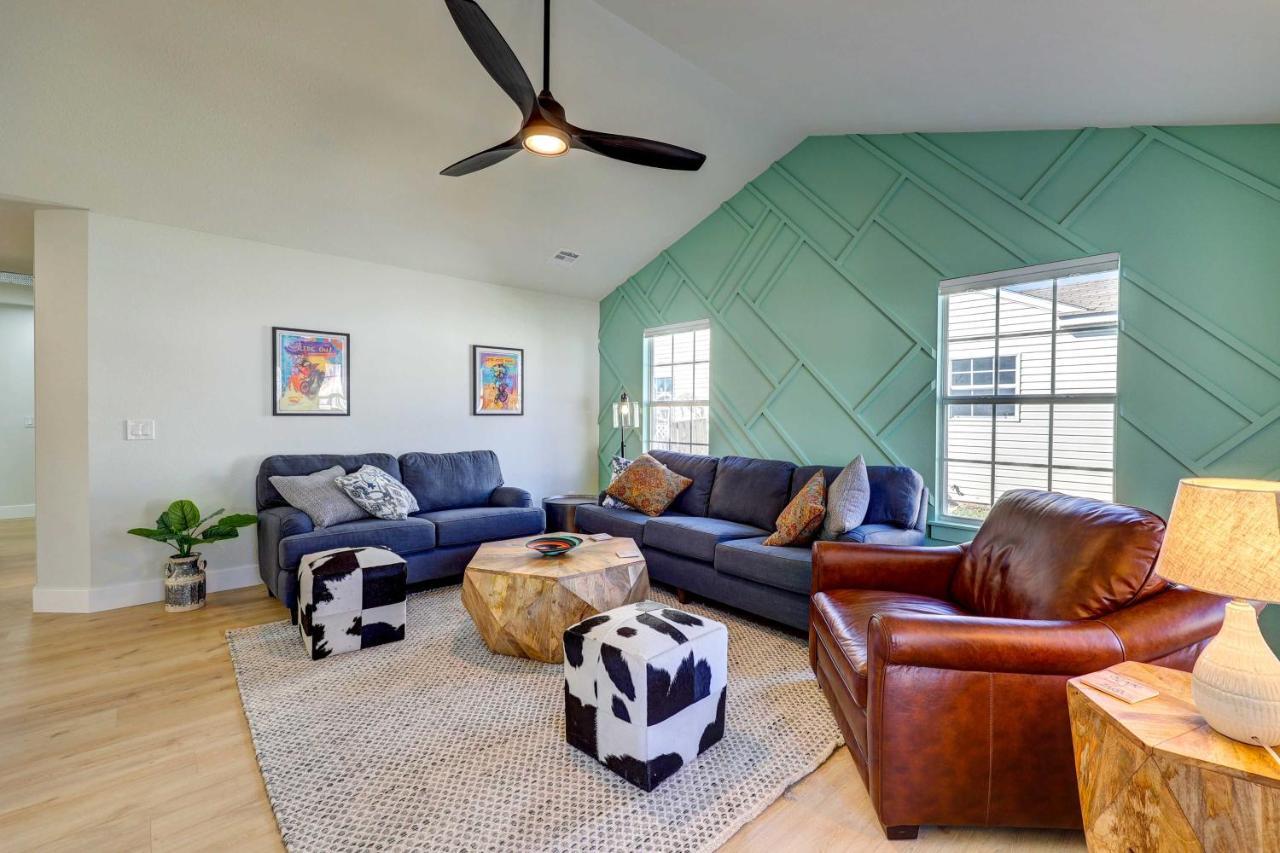 Chic Bentonville Home With Patio And Fire Pit! Екстериор снимка