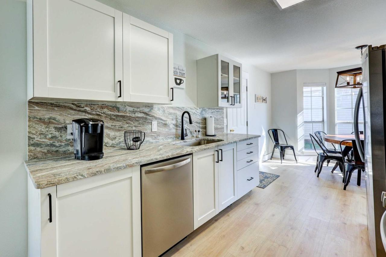 Chic Bentonville Home With Patio And Fire Pit! Екстериор снимка