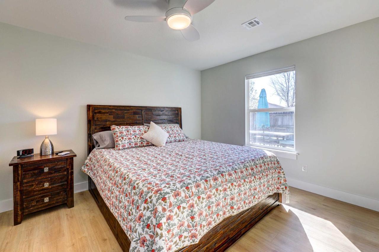 Chic Bentonville Home With Patio And Fire Pit! Екстериор снимка