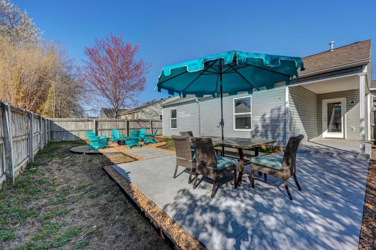 Chic Bentonville Home With Patio And Fire Pit! Екстериор снимка