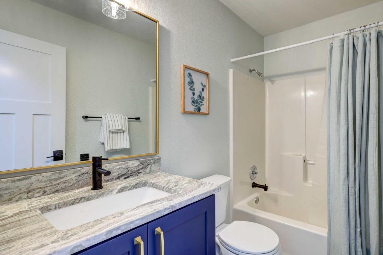 Chic Bentonville Home With Patio And Fire Pit! Екстериор снимка